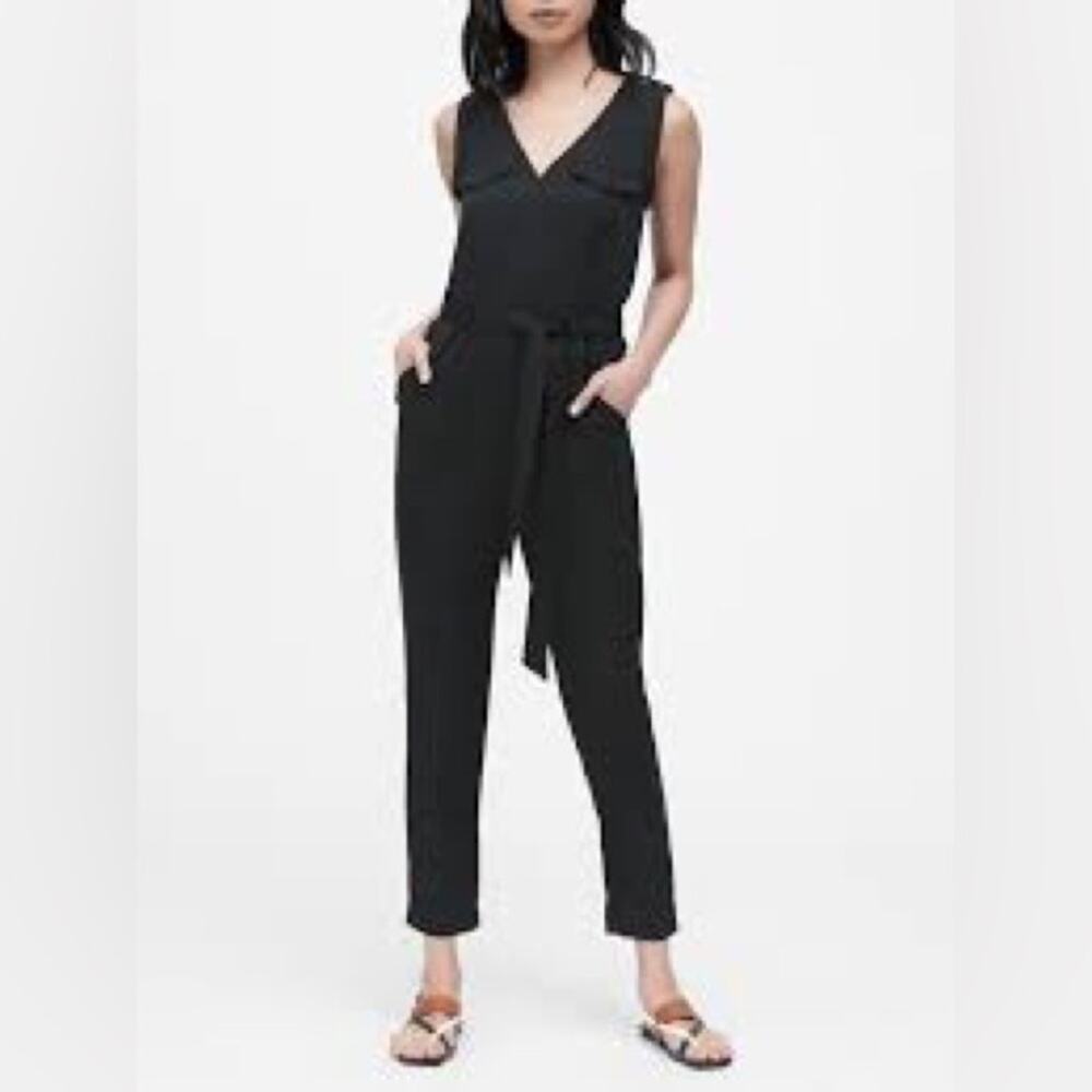 New banana republic tencel black utility sleeveless jumpsuit pockets vneck sz 8